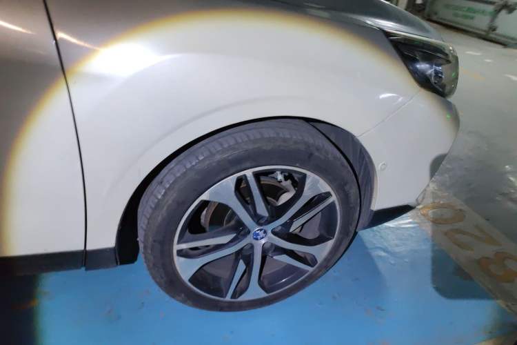 Used Venucia T90 2017 2.0L CVT Leading Edition Right Front Wheel Hub