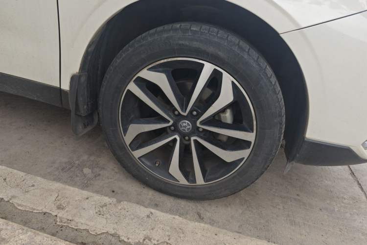 Used Venucia T90 2017 2.0L CVT Smart Edition Right Front Wheel Hub