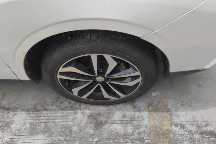 Used Venucia T90 2017 2.0L CVT Fashion Edition Right Front Wheel Hub