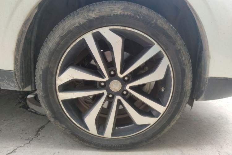 Used Venucia T90 2017 2.0L CVT Smart Edition Right Front Wheel Hub