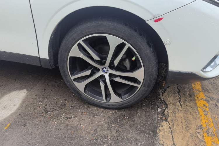 Used Venucia T90 2017 2.0L CVT Leading Edition Right Front Wheel Hub