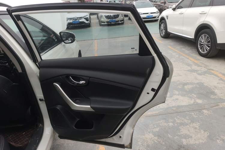 Used Venucia T90 2017 2.0L CVT Smart Edition Right Rear Door Interior