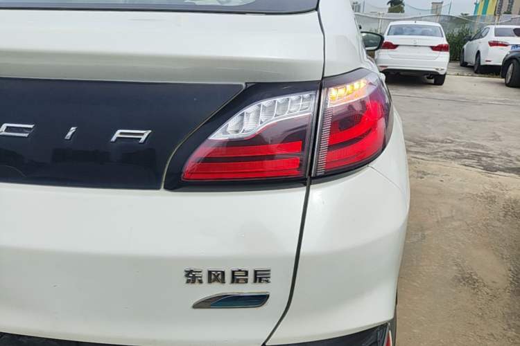 Used Venucia T90 2017 2.0L CVT Smart Edition Right Rear Taillight