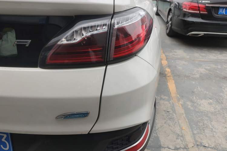 Used Venucia T90 2017 2.0L CVT Smart Edition Right Rear Taillight