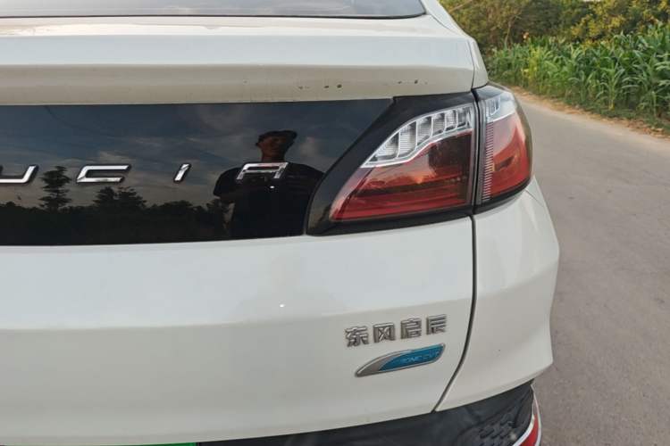Used Venucia T90 2017 2.0L CVT Smart Edition Right Rear Taillight