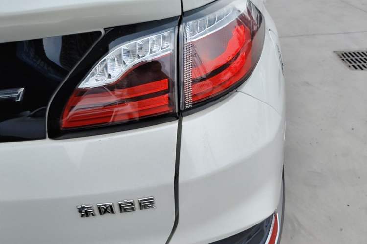 Used Venucia T90 2017 2.0L Manual Fashion Edition Right Rear Taillight