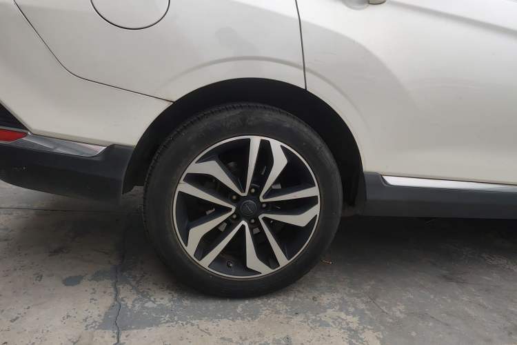 Used Venucia T90 2017 2.0L CVT Smart Edition Right Rear Wheel Hub