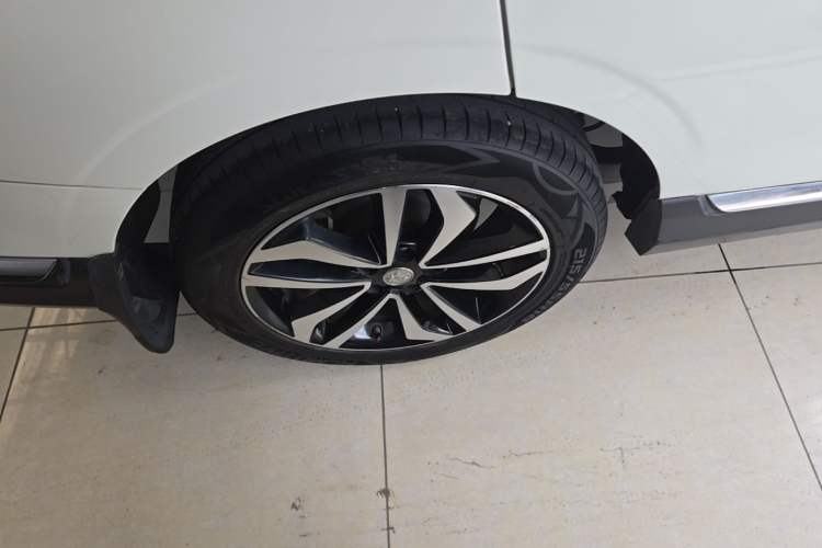 Used Venucia T90 2017 2.0L CVT Smart Edition Right Rear Wheel Hub