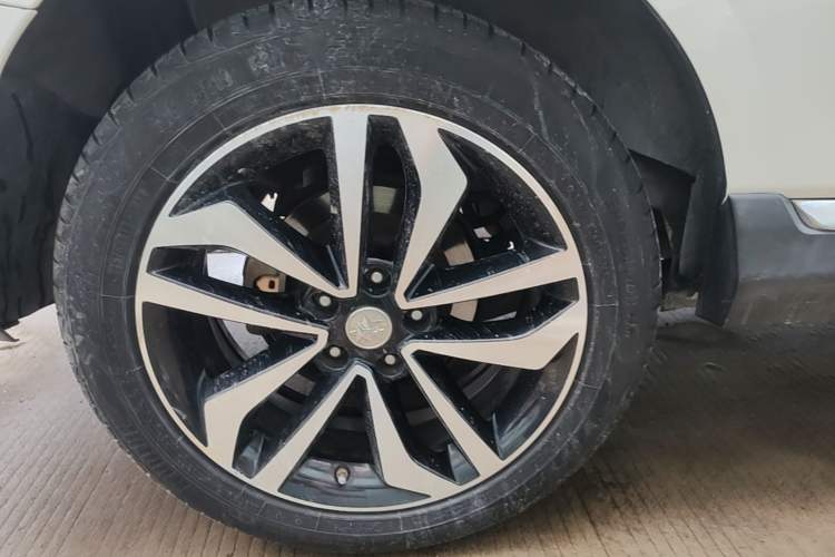 Used Venucia T90 2017 2.0L CVT Smart Edition Right Rear Wheel Hub