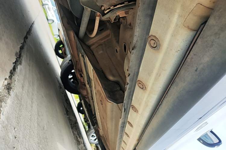 Used Venucia T90 2017 2.0L CVT Smart Edition Right Side Sill