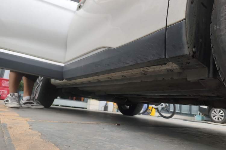 Used Venucia T90 2017 2.0L CVT Smart Edition Right Side Sill