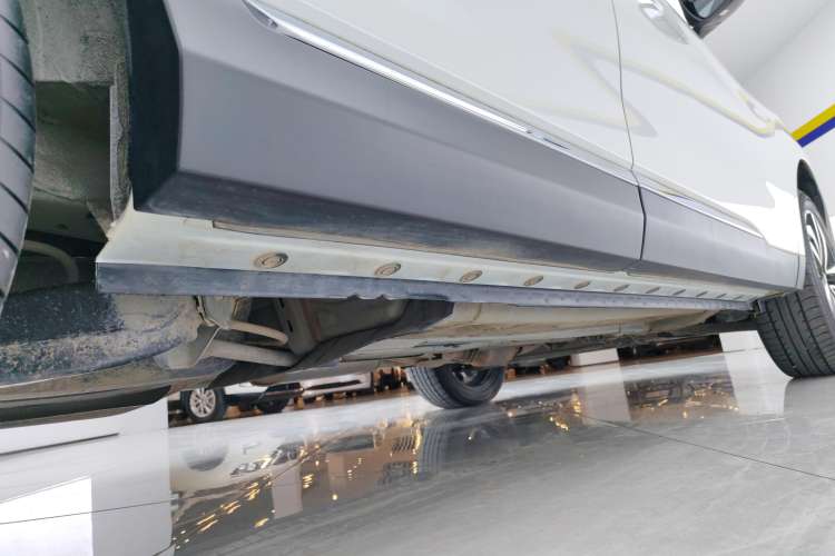 Used Venucia T90 2017 2.0L CVT Smart Edition Right Side Sill