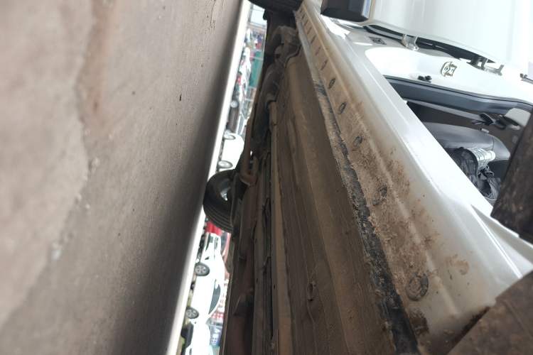 Used Venucia T90 2017 2.0L CVT Smart Edition Right Side Sill