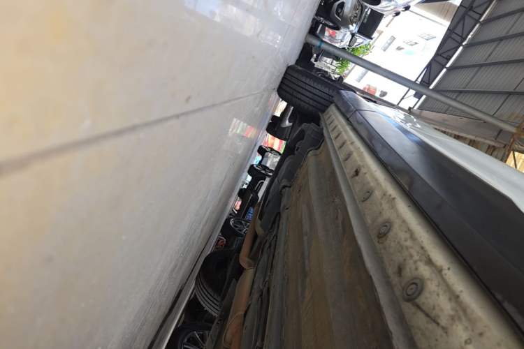 Used Venucia T90 2017 2.0L CVT Smart Edition Right Side Sill
