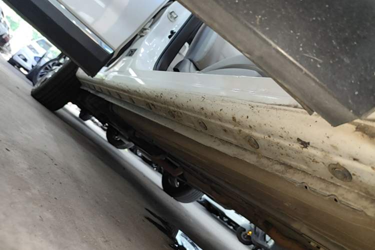 Used Venucia T90 2017 2.0L CVT Smart Edition Right Side Sill