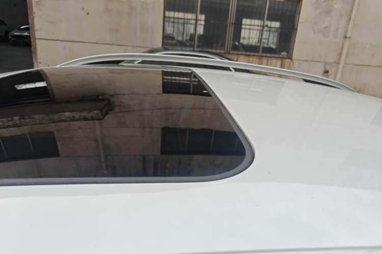 Used Venucia T90 2017 2.0L CVT Smart Edition Roof