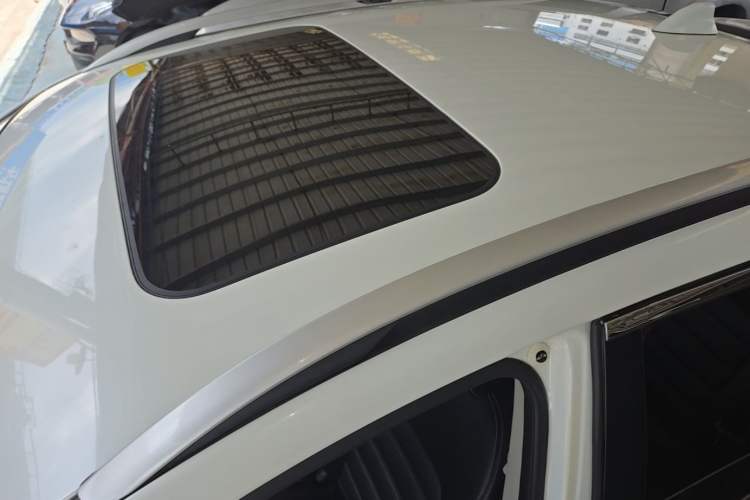 Used Venucia T90 2017 2.0L CVT Smart Edition Roof