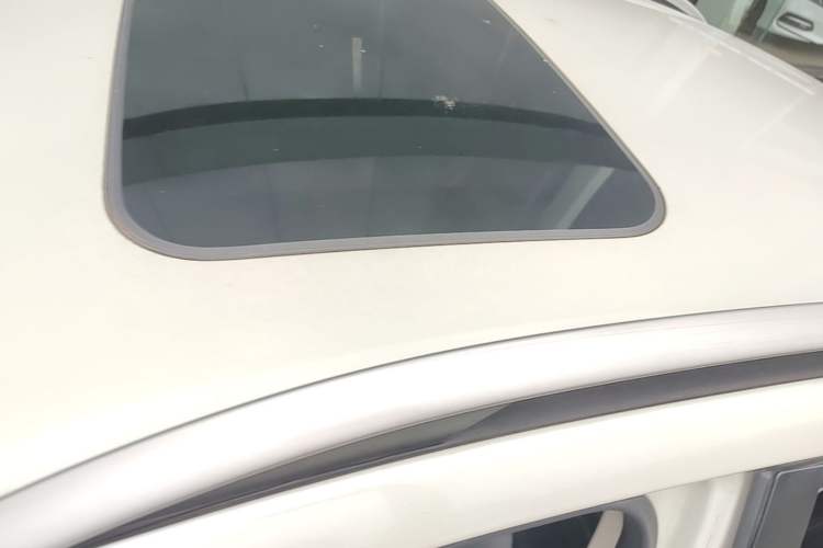 Used Venucia T90 2017 2.0L CVT Smart Edition Roof