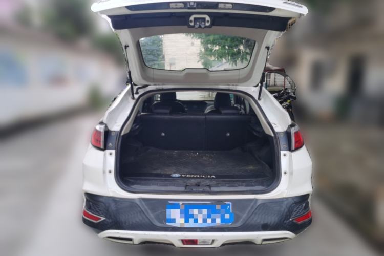 Used Venucia T90 2017 2.0L CVT Smart Edition Trunk