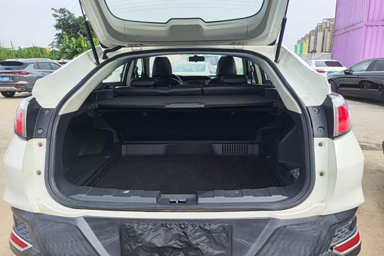 Used Venucia T90 2017 2.0L CVT Smart Edition Trunk