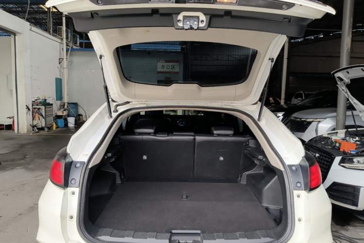 Used Venucia T90 2017 2.0L CVT Leading Edition Trunk