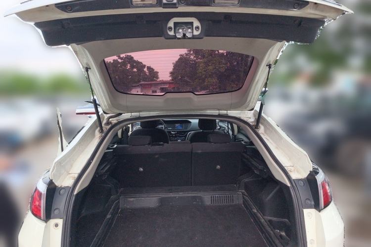Used Venucia T90 2017 2.0L CVT Fashion Edition Trunk