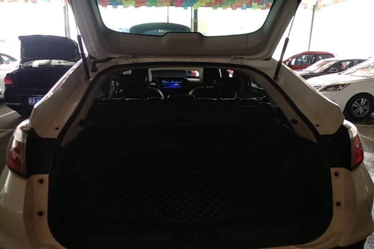 Used Venucia T90 2017 2.0L CVT Smart Edition Trunk