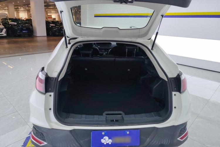 Used Venucia T90 2017 2.0L CVT Smart Edition Trunk