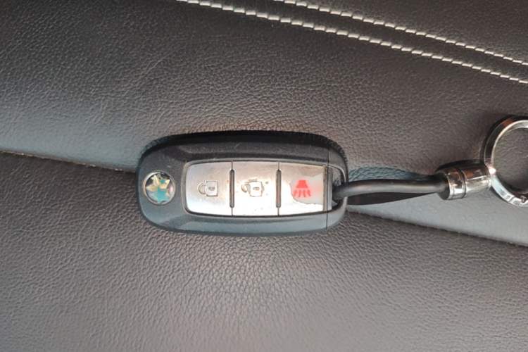 Used Venucia T90 2017 2.0L CVT Smart Edition Vehicle Key