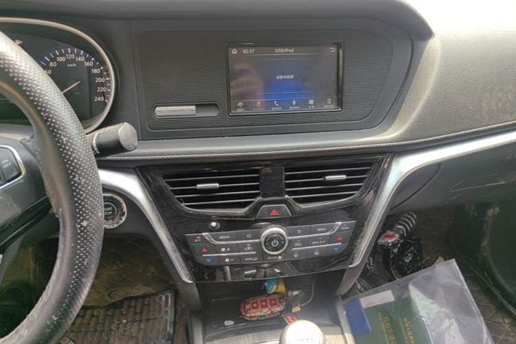 Used Venucia T90 2017 2.0L Manual ZhiShang Edition Audio And AC Panel