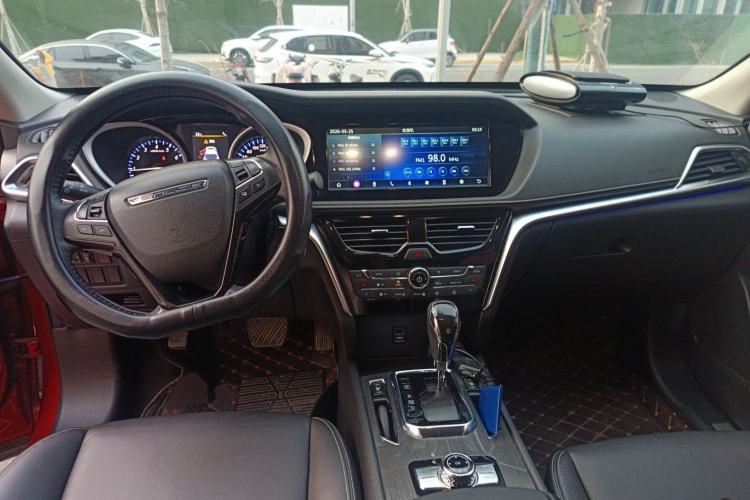 Used Venucia T90 2017 2.0L CVT Leading Edition Center Console