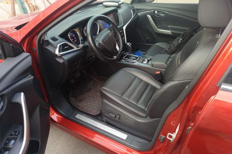 Used Venucia T90 2017 2.0L CVT Leading Edition Driver Seat