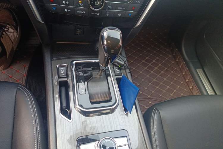 Used Venucia T90 2017 2.0L CVT Leading Edition Gear Lever
