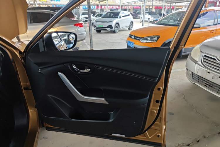 Used Venucia T90 2017 2.0L CVT Smart Edition Right Front Door Interior