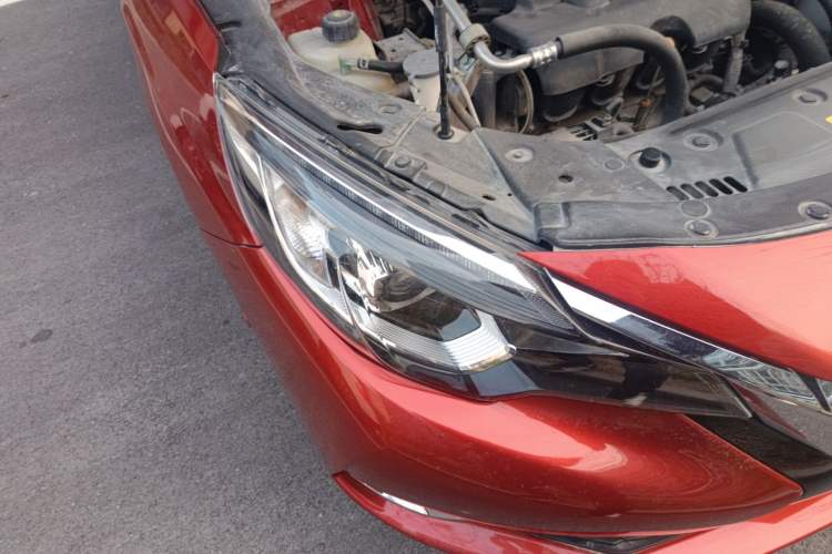 Used Venucia T90 2017 2.0L CVT Leading Edition Right Front Headlight