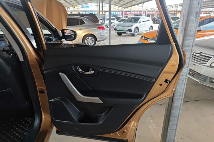 Used Venucia T90 2017 2.0L CVT Smart Edition Right Rear Door Interior