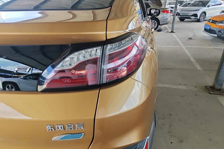 Used Venucia T90 2017 2.0L CVT Smart Edition Right Rear Taillight