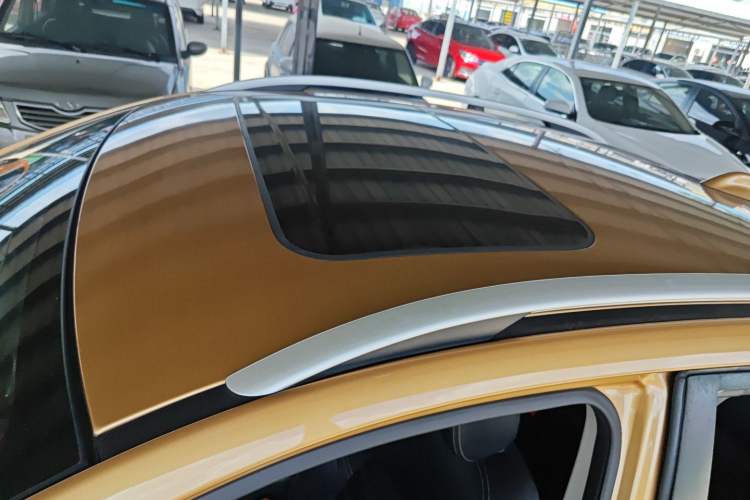 Used Venucia T90 2017 2.0L CVT Smart Edition Roof