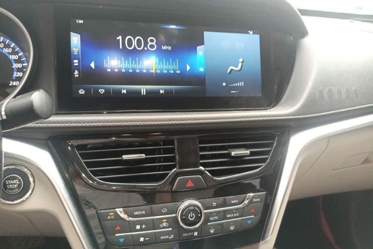 Used Venucia T90 2018 2.0L CVT Smart Connect Luxury Edition China V Standard Audio And AC Panel