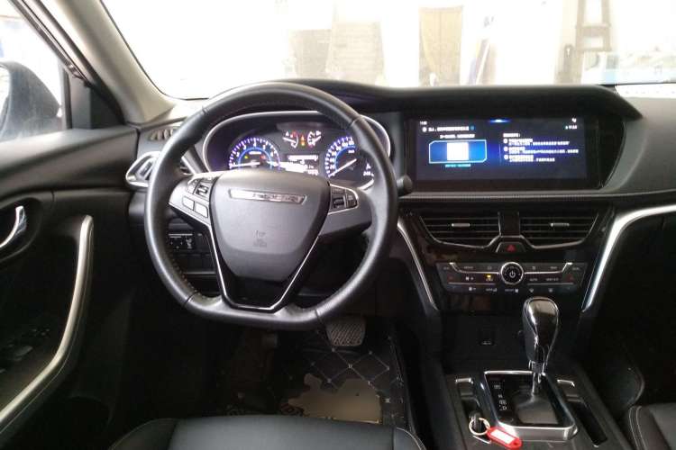 Used Venucia T90 2018 2.0L CVT Smart Connect Luxury Edition China V Standard Center Console