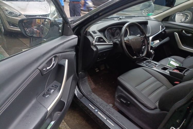Used Venucia T90 2018 2.0L CVT Smart Connect Luxury Edition China V Standard Driver Seat