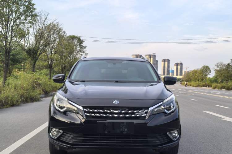 Used Venucia T90 2018 2.0L CVT Smart Connect Luxury Edition China V Standard Exterior 1