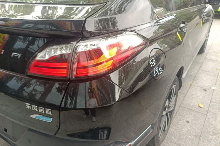Used Venucia T90 2018 2.0L CVT Smart Connect Luxury Edition China V Standard Exterior 3