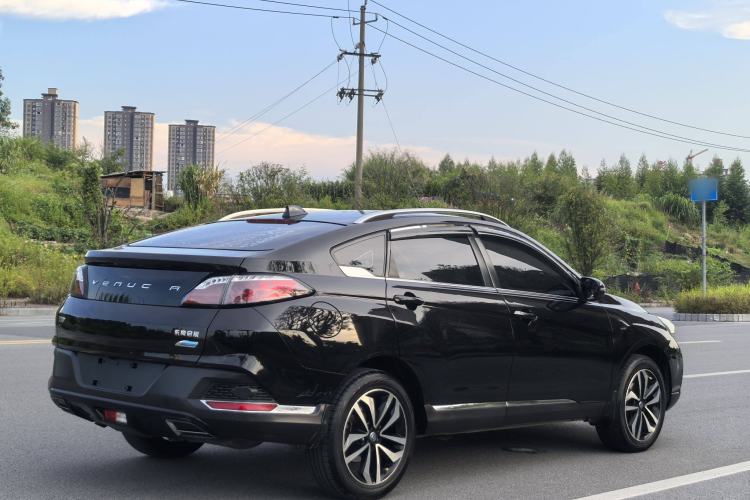 Used Venucia T90 2018 2.0L CVT Smart Connect Luxury Edition China V Standard Exterior 4