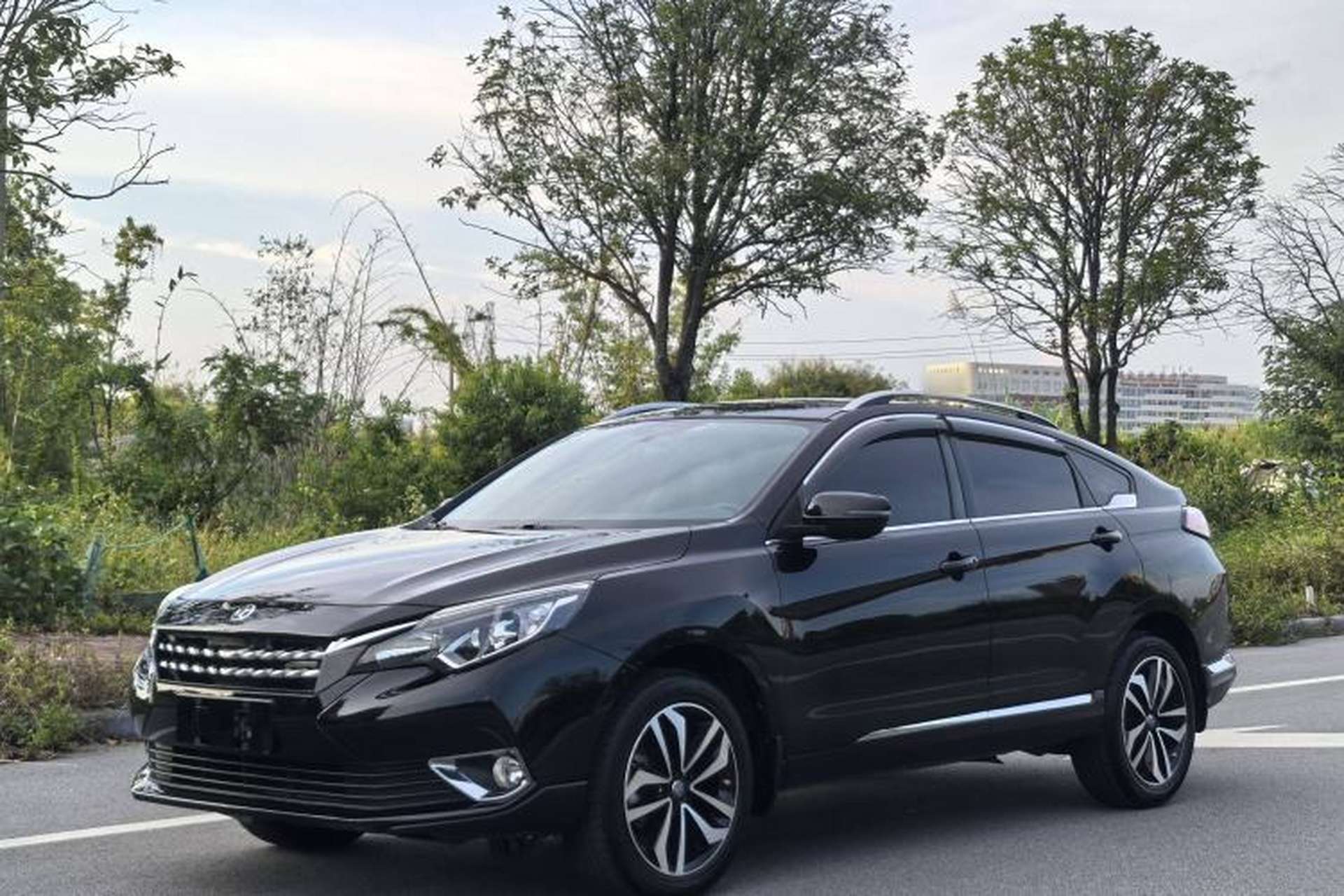 Used Venucia T90 2018 2.0L CVT Smart Connect Luxury Edition China V Standard Front Left 45 Deg