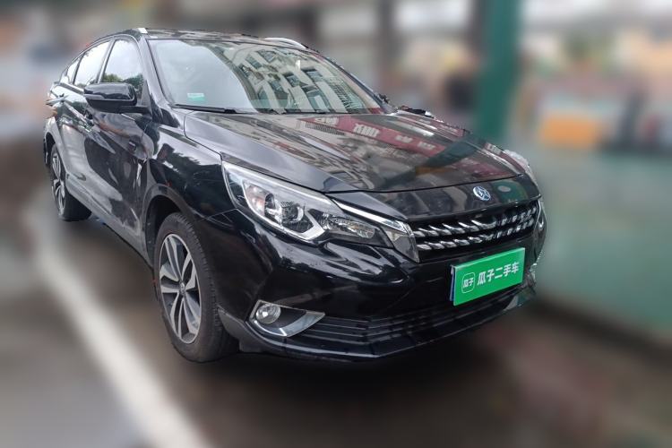 Used Venucia T90 2018 2.0L CVT Smart Connect Luxury Edition China V Standard Front Right 45 Deg