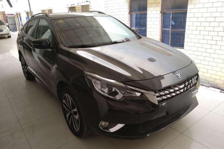 Used Venucia T90 2018 2.0L CVT Smart Connect Luxury Edition China V Standard Front Right 45 Deg