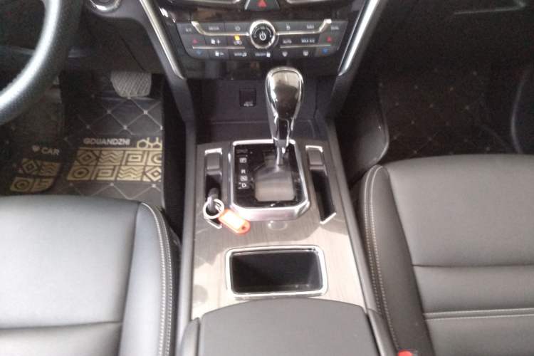Used Venucia T90 2018 2.0L CVT Smart Connect Luxury Edition China V Standard Gear Lever