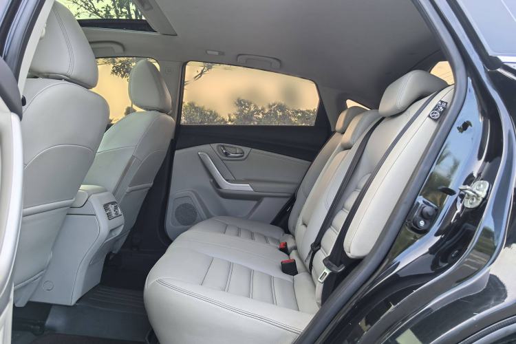 Used Venucia T90 2018 2.0L CVT Smart Connect Luxury Edition China V Standard Interior 2