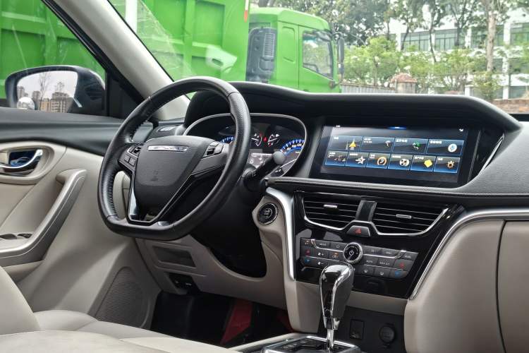 Used Venucia T90 2018 2.0L CVT Smart Connect Luxury Edition China V Standard Interior 2